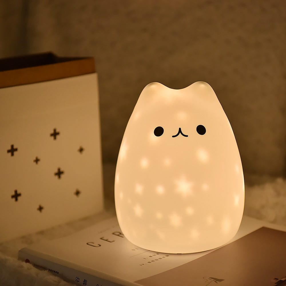 Veilleuse LED en Silicone : Projection de Lumière Douce pour une Ambiance Chaleureuse - AstralLuminance