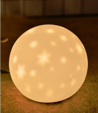 Veilleuse LED en Silicone : Projection de Lumière Douce pour une Ambiance Chaleureuse - AstralLuminance