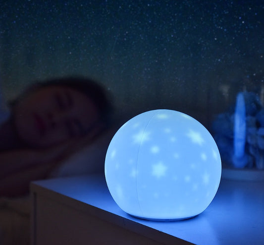 Veilleuse LED en Silicone : Projection de Lumière Douce pour une Ambiance Chaleureuse - AstralLuminance