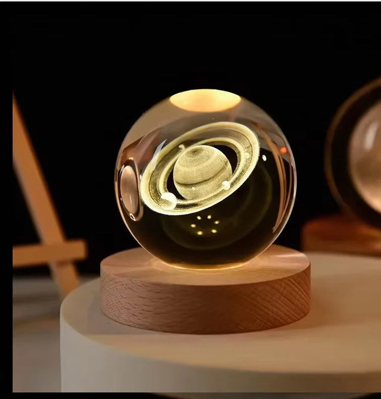 Boule de Cristal Lumineuse : Lumière d’Ambiance Unique avec Projection Éclatante AstralLuminance